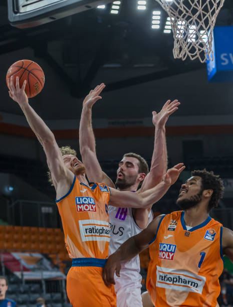 次为球迷奉 次为球迷奉