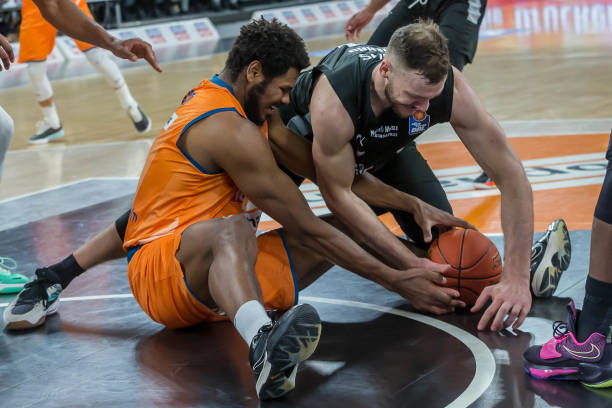 样是夺冠基 样是夺冠基